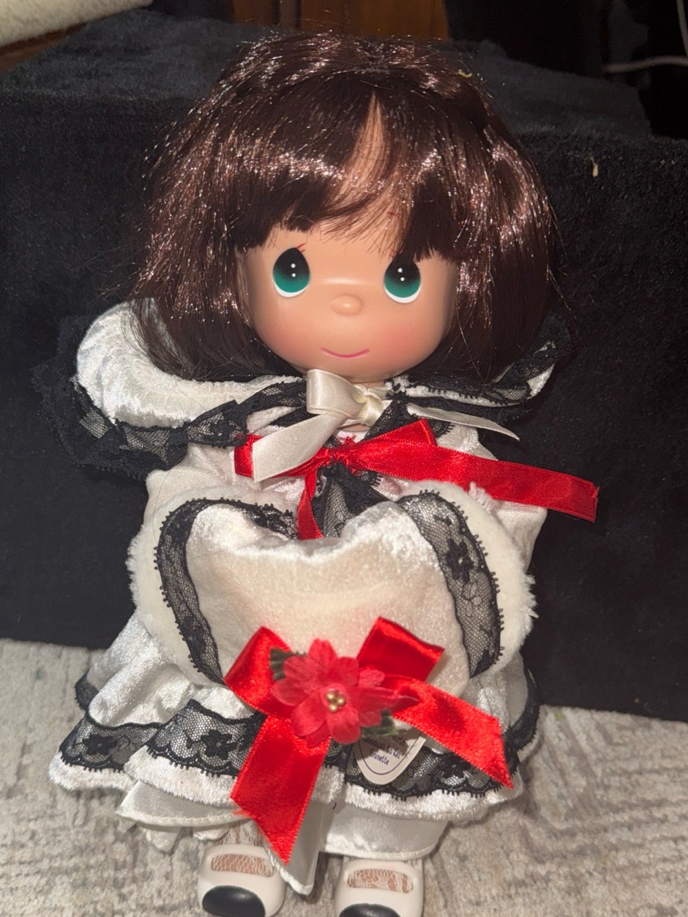 Precious Moments 12" Singing Carols through the Holiday - Brunette